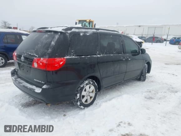 ✅ 2010 Toyota Sienna XLE Limited • VIN: 5TDYK4CC9AS311807 • Lot: 43827703. Wystawiony na IAAI z przebiegiem 234 992 mil. Bezpłatny archiwum sprzedaży aukcyjnych z USA i szczegółowy raport historii pojazdu na DreamBid. Zdjęcie 4.