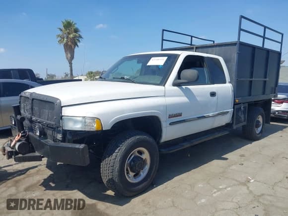 ✅ 2002 Dodge 2500 • VIN: 3B7KF23602M235937 • Лот: 43348354. Опубликован ранее на IAAI с пробегом Не указан. Бесплатный доступ к архиву аукционных продаж из США и подробный отчёт об истории автомобиля на DreamBid. Изображение 2.