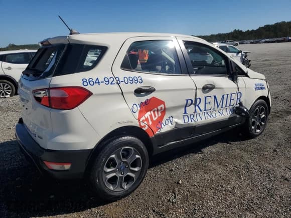 ✅ 2020 Ford EcoSport S • VIN: MAJ3S2FE2LC365942 • Lot: 84950855. Wystawiony na Copart z przebiegiem 66 691 mil. Bezpłatny archiwum sprzedaży aukcyjnych z USA i szczegółowy raport historii pojazdu na DreamBid. Zdjęcie 3.