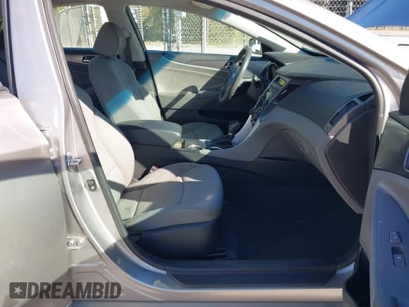 ✅ 2011 Hyundai Sonata Hybrid • VIN: KMHEC4A49BA000920 • Лот: 43688067. Опубликован ранее на IAAI с пробегом 206 255 миль. Бесплатный доступ к архиву аукционных продаж из США и подробный отчёт об истории автомобиля на DreamBid. Изображение 5.