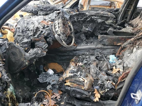 ✅ 2013 BMW X6 M • VIN: 5YMGZ0C55DLL30143 • Lot: 81523934. Wystawiony na Copart z przebiegiem Nie podano. Bezpłatny archiwum sprzedaży aukcyjnych z USA i szczegółowy raport historii pojazdu na DreamBid. Zdjęcie 7.