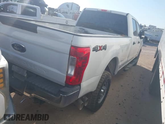 ✅ 2019 Ford F-250 XL • VIN: 1FT7W2BTXKEF78855 • Lot: 42893495. Listed on IAAI with 99,136 mi. Free auction sales archive from the USA and detailed vehicle history report at DreamBid. Image 4.