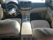 ✅ 2009 Toyota Highlander • VIN: JTEDA41A392001041 • Lot: 82402155. Listed on Copart with Not provided. Free auction sales archive from the USA and detailed vehicle history report at DreamBid. Image 8.