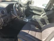 ✅ 2018 Toyota Tundra SR5 • VIN: 5TFEM5F12JX129504 • Лот: 92424235. Опубликован ранее на Copart с пробегом 61 189 миль. Бесплатный доступ к архиву аукционных продаж из США и подробный отчёт об истории автомобиля на DreamBid. Изображение 7.