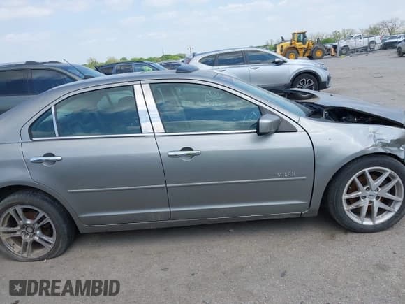 ✅ 2008 Mercury Milan Premier • VIN: 3MEHM081X8R666734 • Lot: 42034075. Listed on IAAI with 141,434 mi. Free auction sales archive from the USA and detailed vehicle history report at DreamBid. Image 14.