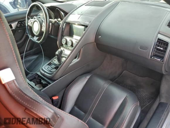 ✅ 2016 Jaguar F-Type R • VIN: SAJWJ6HLXGMK29346 • Lot: 93652335. Wystawiony na Copart z przebiegiem 44 541 mil. Bezpłatny archiwum sprzedaży aukcyjnych z USA i szczegółowy raport historii pojazdu na DreamBid. Zdjęcie 8.