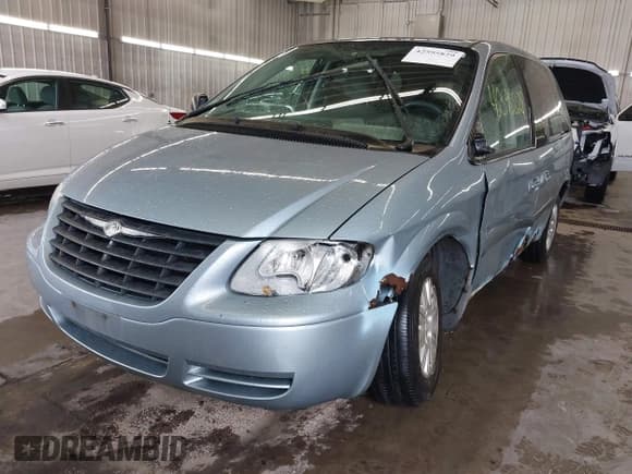 ✅ 2006 Chrysler Town & Country • VIN: 1A4GP45R26B563938 • Lot: 42595829. Listed on IAAI with 158,525 mi. Free auction sales archive from the USA and detailed vehicle history report at DreamBid. Image 2.