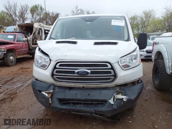 ✅ 2018 Ford Transit • VIN: 1FTYR1ZM6JKB17933 • Lot: 41777624. Wystawiony na IAAI z przebiegiem 225 123 mil. Bezpłatny archiwum sprzedaży aukcyjnych z USA i szczegółowy raport historii pojazdu na DreamBid. Zdjęcie 12.