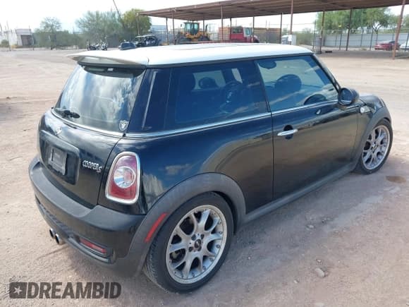 ✅ 2011 MINI Hardtop S • VIN: WMWSV3C59BTY22068 • Lot: 42968107. Wystawiony na IAAI z przebiegiem 124 860 mil. Bezpłatny archiwum sprzedaży aukcyjnych z USA i szczegółowy raport historii pojazdu na DreamBid. Zdjęcie 4.