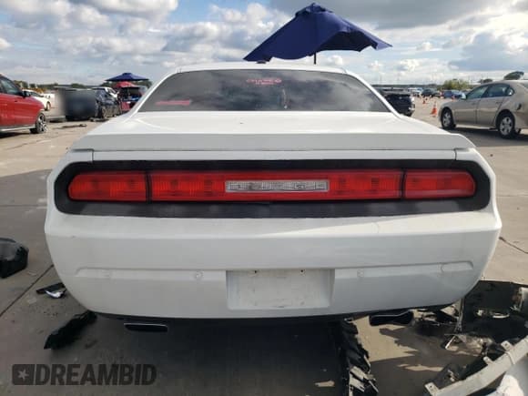 ✅ 2014 Dodge Challenger SXT • VIN: 2C3CDYAG1EH137399 • Lot: 71238334. Wystawiony na Copart z przebiegiem 165 497 mil. Bezpłatny archiwum sprzedaży aukcyjnych z USA i szczegółowy raport historii pojazdu na DreamBid. Zdjęcie 6.