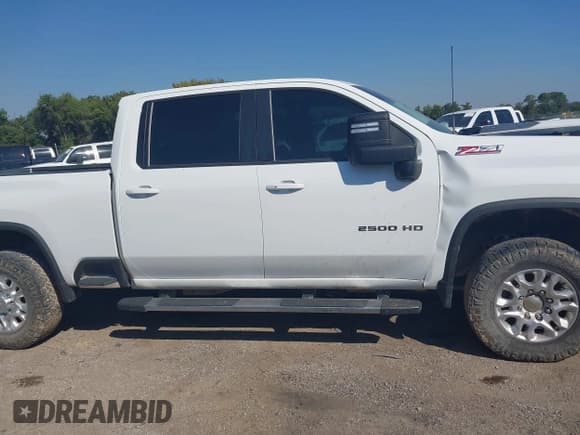 ✅ 2023 Chevrolet Silverado 2500HD LT • VIN: 1GC1YNEY8PF244396 • Лот: 43334825. Опубликован ранее на IAAI с пробегом Не указан. Бесплатный доступ к архиву аукционных продаж из США и подробный отчёт об истории автомобиля на DreamBid. Изображение 13.