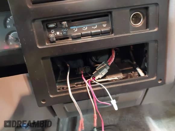 1994 Dodge Dakota z VIN 1B7GG23Y7RS709954, wystawiony jako IAAI lot #42571200 z przebiegiem 184 125 mil mil oraz . Historia ofert i sprzedaży dostępna na DreamBid. Obrazek 17.