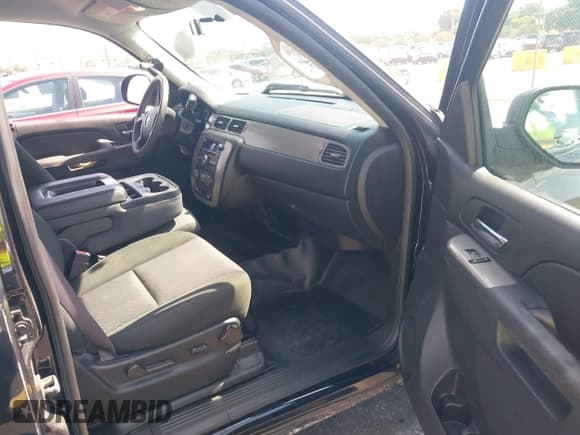 ✅ 2014 Chevrolet Tahoe Commercial • VIN: 1GNLC2E07ER207696 • Lot: 42683132. Wystawiony na IAAI z przebiegiem 116 397 mil. Bezpłatny archiwum sprzedaży aukcyjnych z USA i szczegółowy raport historii pojazdu na DreamBid. Zdjęcie 5.