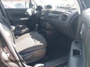 ✅ 2018 Jeep Renegade Latitude • VIN: ZACCJBBB6JPH90761 • Lot: 42499721. Wystawiony na IAAI z przebiegiem Nie podano. Bezpłatny archiwum sprzedaży aukcyjnych z USA i szczegółowy raport historii pojazdu na DreamBid. Zdjęcie 5.