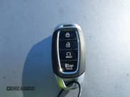 ✅ 2025 Hyundai Venue SEL • VIN: KMHRC8A34SU355539 • Lot: 41539818. Wystawiony na IAAI z przebiegiem 3 969 mil. Bezpłatny archiwum sprzedaży aukcyjnych z USA i szczegółowy raport historii pojazdu na DreamBid. Zdjęcie 11.