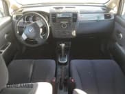 ✅ 2007 Nissan Versa SL • VIN: 3N1BC11E97L450682 • Лот: 84892545. Опубликован ранее на Copart с пробегом 223 277 миль. Бесплатный доступ к архиву аукционных продаж из США и подробный отчёт об истории автомобиля на DreamBid. Изображение 8.
