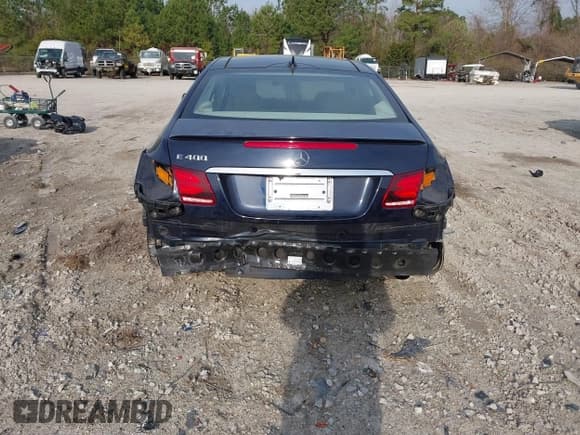 ✅ 2015 Mercedes-Benz E 400 • VIN: WDDKJ6FB4FF307393 • Lot: 41775634. Listed on IAAI with 100,928 mi. Free auction sales archive from the USA and detailed vehicle history report at DreamBid. Image 6.