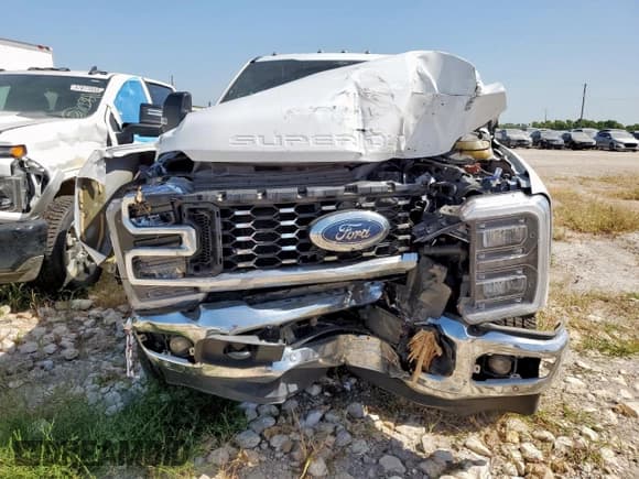 ✅ 2024 Ford F-350 XL • VIN: 1FT8W3DM9RED00619 • Лот: 66004645. Опубликован ранее на Copart с пробегом 92 882 миль. Бесплатный доступ к архиву аукционных продаж из США и подробный отчёт об истории автомобиля на DreamBid. Изображение 5.