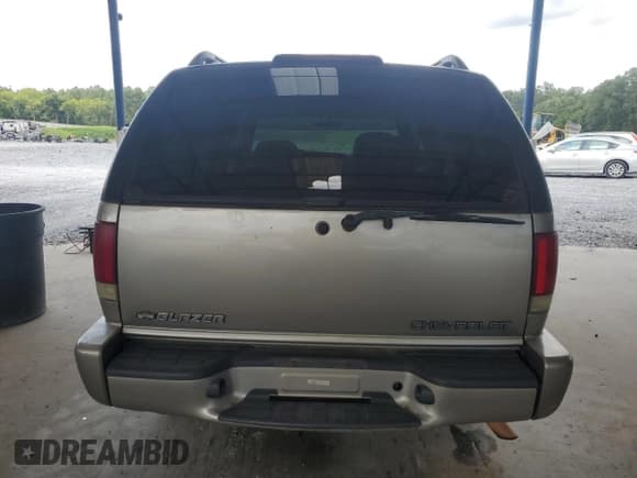 ✅ 2001 Chevrolet Blazer LT • VIN: 1GNDT13W31K257522 • Lot: 63153635. Wystawiony na Copart z przebiegiem 194 097 mil. Bezpłatny archiwum sprzedaży aukcyjnych z USA i szczegółowy raport historii pojazdu na DreamBid. Zdjęcie 6.