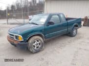 ✅ 1997 Chevrolet S-10 • VIN: 1GCDT19X3VK187552 • Лот: 41452772. Опубликован ранее на IAAI с пробегом 130 605 миль. Бесплатный доступ к архиву аукционных продаж из США и подробный отчёт об истории автомобиля на DreamBid. Изображение 2.