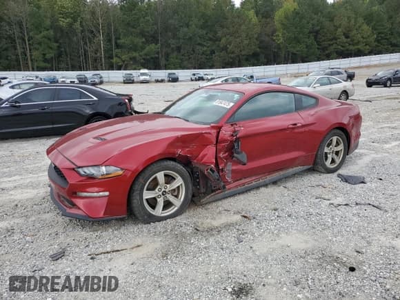 ✅ 2020 Ford Mustang EcoBoost • VIN: 1FA6P8TH2L5132843 • Лот: 81847475. Опубликован ранее на Copart с пробегом 63 060 миль. Бесплатный доступ к архиву аукционных продаж из США и подробный отчёт об истории автомобиля на DreamBid. Изображение 1.