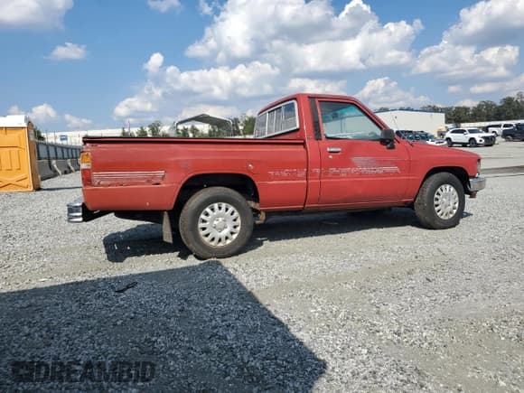 ✅ 1987 Toyota Pickup • VIN: JT4RN50RXH0301116 • Lot: 81136595. Wystawiony na Copart z przebiegiem 256 134 mil. Bezpłatny archiwum sprzedaży aukcyjnych z USA i szczegółowy raport historii pojazdu na DreamBid. Zdjęcie 3.