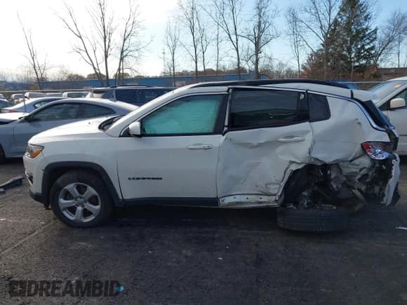 ✅ 2019 Jeep Compass Altitude • VIN: 3C4NJDBB5KT641482 • Lot: 43705983. Listed on IAAI with 140,929 mi. Free auction sales archive from the USA and detailed vehicle history report at DreamBid. Image 15.