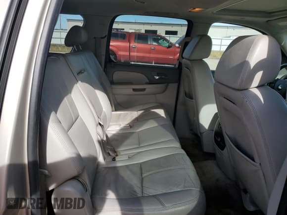 ✅ 2009 Chevrolet Suburban 1LT • VIN: 1GNFK26349R119154 • Lot: 72090214. Wystawiony na Copart z przebiegiem 203 973 mil. Bezpłatny archiwum sprzedaży aukcyjnych z USA i szczegółowy raport historii pojazdu na DreamBid. Zdjęcie 11.