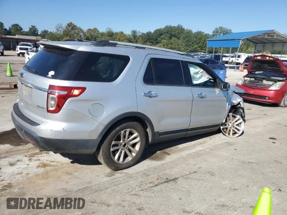 ✅ 2015 Ford Explorer XLT • VIN: 1FM5K7D81FGA71616 • Lot: 86106795. Listed on Copart with 180,998 mi. Free auction sales archive from the USA and detailed vehicle history report at DreamBid. Image 3.