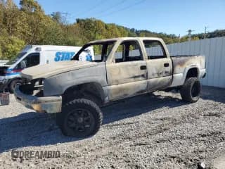 ✅ 2004 Chevrolet Silverado 2500HD LS • VIN: 1GCHK23254F252982 • Lot: 86218595. Wystawiony na Copart z przebiegiem Nie podano. Bezpłatny archiwum sprzedaży aukcyjnych z USA i szczegółowy raport historii pojazdu na DreamBid. Zdjęcie 1.