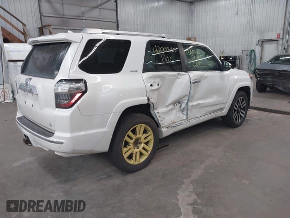 ✅ 2014 Toyota 4Runner Limited • VIN: JTEBU5JR6E5179612 • Лот: 42001840. Опубликован ранее на IAAI с пробегом 107 257 миль. Бесплатный доступ к архиву аукционных продаж из США и подробный отчёт об истории автомобиля на DreamBid. Изображение 4.