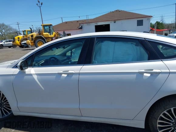✅ 2018 Ford Fusion Titanium • VIN: 3FA6P0D95JR154967 • Lot: 42133178. Listed on IAAI with 65,219 mi. Free auction sales archive from the USA and detailed vehicle history report at DreamBid. Image 13.