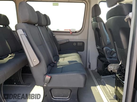 ✅ 2015 Mercedes-Benz Sprinter Passenger • VIN: WDZPE7CC1FP170592 • Лот: 71725184. Опубликован ранее на Copart с пробегом Не указан. Бесплатный доступ к архиву аукционных продаж из США и подробный отчёт об истории автомобиля на DreamBid. Изображение 10.