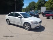 ✅ 2008 Volvo S40 2.4L • VIN: YV1MS390982367778 • Lot: 69634575. Wystawiony na Copart z przebiegiem 120 922 mil. Bezpłatny archiwum sprzedaży aukcyjnych z USA i szczegółowy raport historii pojazdu na DreamBid. Zdjęcie 1.