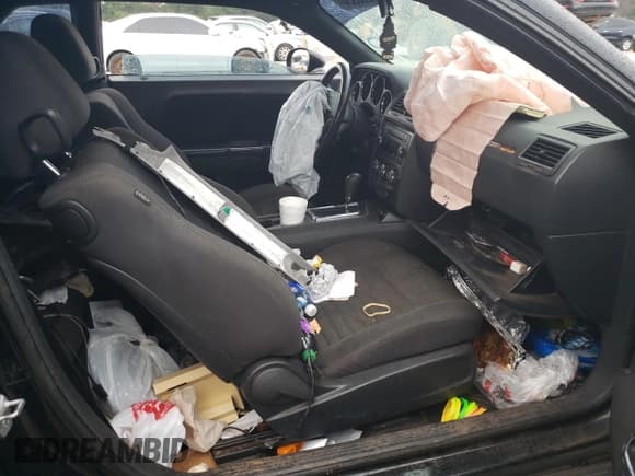 ✅ 2014 Dodge Challenger SXT • VIN: 2C3CDYAG2EH204107 • Lot: 71256934. Wystawiony na Copart z przebiegiem 191 047 mil. Bezpłatny archiwum sprzedaży aukcyjnych z USA i szczegółowy raport historii pojazdu na DreamBid. Zdjęcie 8.