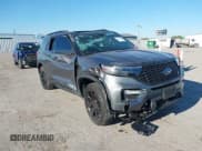 ✅ 2023 Ford Explorer ST • VIN: 1FM5K8GCXPGC06468 • Lot: 40992414. Wystawiony na IAAI z przebiegiem 8 678 mil. Bezpłatny archiwum sprzedaży aukcyjnych z USA i szczegółowy raport historii pojazdu na DreamBid. Zdjęcie 6.