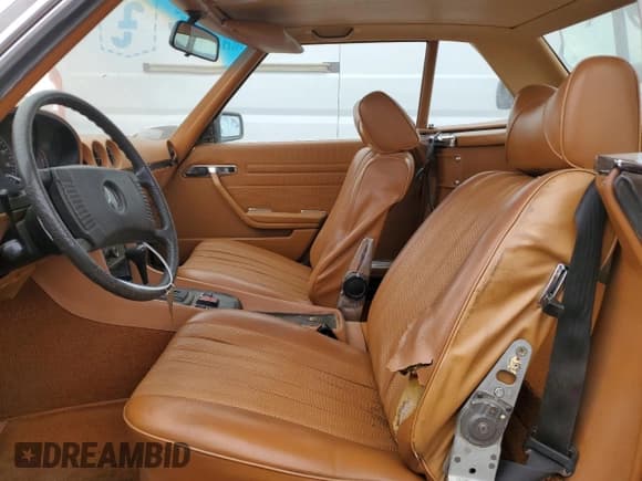 ✅ 1976 Mercedes-Benz SL • VIN: 10704412030388 • Lot: 72531724. Listed on Copart with 96,665 mi. Free auction sales archive from the USA and detailed vehicle history report at DreamBid. Image 7.