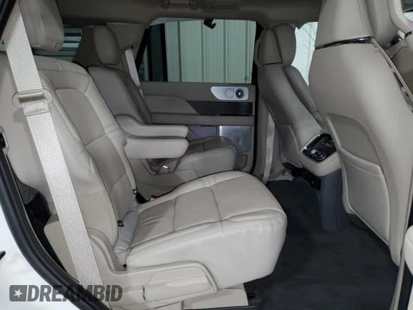✅ 2020 Lincoln Navigator Reserve • VIN: 5LMJJ2LT7LEL15929 • Лот: 88922825. Опубликован ранее на Copart с пробегом 61 099 миль. Бесплатный доступ к архиву аукционных продаж из США и подробный отчёт об истории автомобиля на DreamBid. Изображение 12.