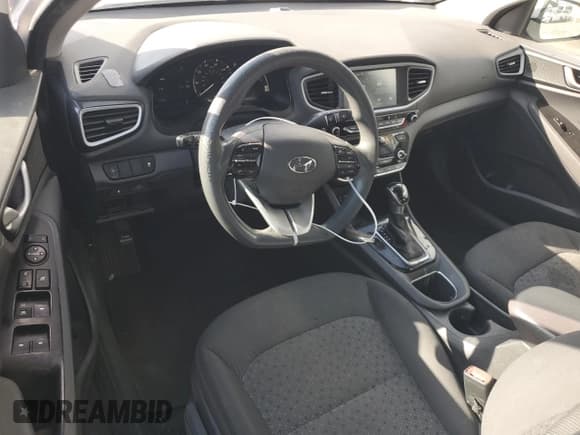 ✅ 2019 Hyundai Ioniq Blue • VIN: KMHC65LC7KU175125 • Lot: 80897824. Wystawiony na Copart z przebiegiem 240 080 mil. Bezpłatny archiwum sprzedaży aukcyjnych z USA i szczegółowy raport historii pojazdu na DreamBid. Zdjęcie 8.