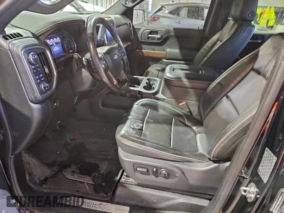 ✅ 2019 Chevrolet Silverado 1500 High Country • VIN: 3GCUYHEL2KG174808 • Lot: 96144285. Wystawiony na Copart z przebiegiem 66 691 mil. Bezpłatny archiwum sprzedaży aukcyjnych z USA i szczegółowy raport historii pojazdu na DreamBid. Zdjęcie 7.