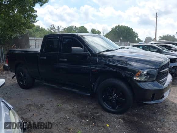 2018 Ram 1500 Tradesman z VIN 1C6RR6FT1JS315582, wystawiony jako IAAI lot #43103479 z przebiegiem 105 776 mil mil oraz . Historia ofert i sprzedaży dostępna na DreamBid. Obrazek 13.