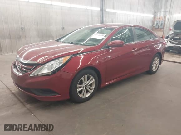 ✅ 2014 Hyundai Sonata GLS • VIN: 5NPEB4AC9EH835850 • Лот: 43142250. Опубликован ранее на IAAI с пробегом 209 506 миль. Бесплатный доступ к архиву аукционных продаж из США и подробный отчёт об истории автомобиля на DreamBid. Изображение 2.