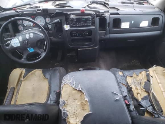 2003 Dodge 1500 SLT z VIN 1D3HA18DX3J594616, wystawiony jako Copart lot #43762525 z przebiegiem 275 339 mil mil oraz Szkoda całkowita • Salvage title. Historia ofert i sprzedaży dostępna na DreamBid. Obrazek 8.