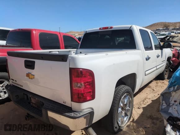 ✅ 2011 Chevrolet Silverado 1500 Xtra Fuel Economy • VIN: 3GCPCSE37BG360806 • Lot: 47144065. Listed on Copart with 167,343 mi. Free auction sales archive from the USA and detailed vehicle history report at DreamBid. Image 3.