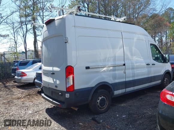 ✅ 2020 Ford Transit Cargo • VIN: 1FTBR1X86LKB19969 • Lot: 41844157. Wystawiony na IAAI z przebiegiem 182 881 mil. Bezpłatny archiwum sprzedaży aukcyjnych z USA i szczegółowy raport historii pojazdu na DreamBid. Zdjęcie 4.
