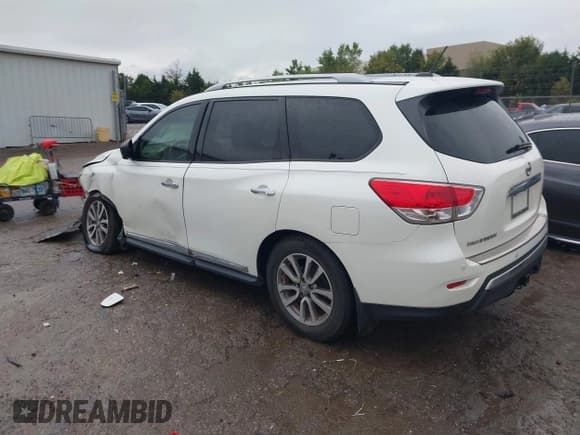 ✅ 2015 Nissan Pathfinder S • VIN: 5N1AR2MN6FC617045 • Lot: 43539820. Listed on IAAI with 173,606 mi. Free auction sales archive from the USA and detailed vehicle history report at DreamBid. Image 3.