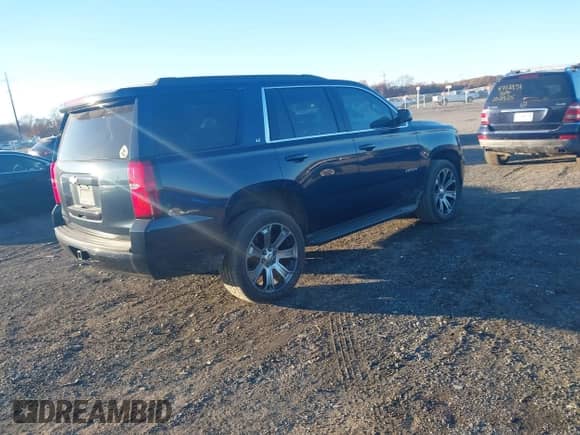 2018 Chevrolet Tahoe LT z VIN 1GNSKBKC7JR377564, wystawiony jako IAAI lot #43575752 z przebiegiem 153 789 mil mil oraz . Historia ofert i sprzedaży dostępna na DreamBid. Obrazek 4.