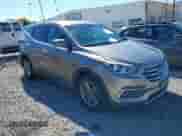 2018 Hyundai Santa Fe 2.4L z VIN 5XYZT3LB7JG556833, wystawiony jako IAAI lot #43456339 z przebiegiem 153 359 mil mil oraz . Historia ofert i sprzedaży dostępna na DreamBid. Obrazek 1.