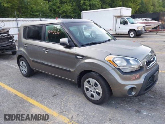 ✅ 2013 Kia Soul • VIN: KNDJT2A58D7623719 • Lot: 42913624. Wystawiony na IAAI z przebiegiem 103 579 mil. Bezpłatny archiwum sprzedaży aukcyjnych z USA i szczegółowy raport historii pojazdu na DreamBid. Zdjęcie 1.