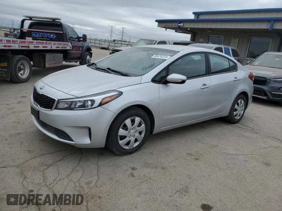 ✅ 2018 Kia Forte LX • VIN: 3KPFK4A73JE188898 • Лот: 86424375. Опубликован ранее на Copart с пробегом 108 732 миль. Бесплатный доступ к архиву аукционных продаж из США и подробный отчёт об истории автомобиля на DreamBid. Изображение 1.
